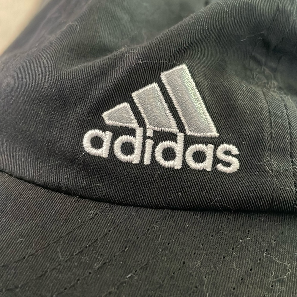 Adidas Kid’s Cap Black/White Adjustable Velcro back strap. Firm brim. - Picture 5 of 5